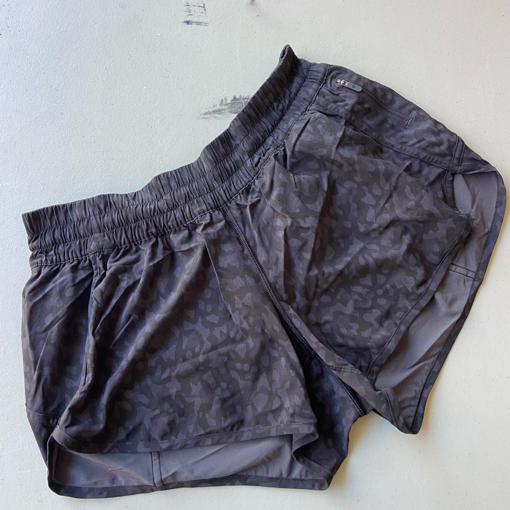 Lululemon Lined Shorts size 12 EUC
Cheetah, leopard, animal print Black & Gray